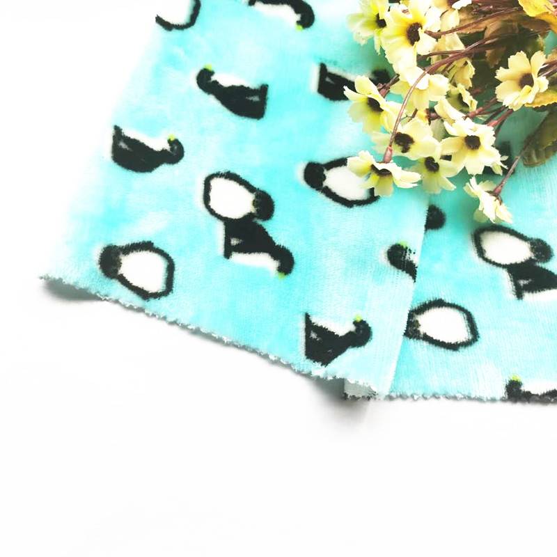 El último diseño 100% poliéster imprimió la tela de tapicería de la tela del paño grueso y suave de la franela impresa aduana para la tela del sofá del desgaste de los niños