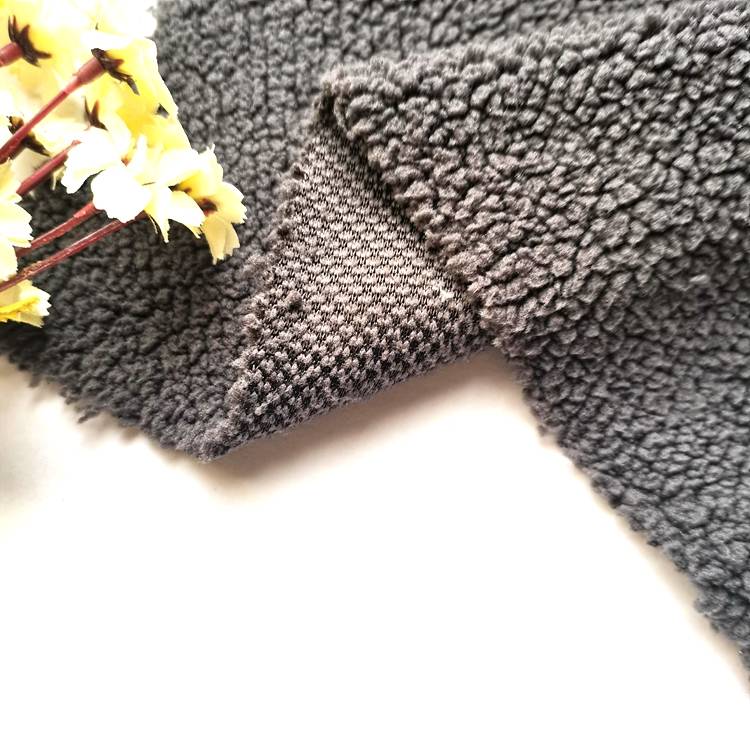 Warmer und weicher, einseitig gestrickter Sherpa-Fleecestoff aus 100 Polyester für den Winter