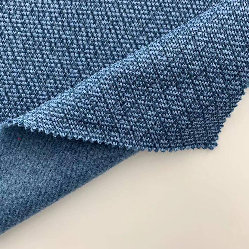 Oděvní svetr ze 100% polyesteru z udržitelné tkaniny