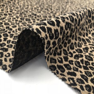 Tovární zakázkový leopardí tisk Pletená příze Barvený žakár 98% Polyester 2% Spandex 260GSM Látka na šaty, svetry