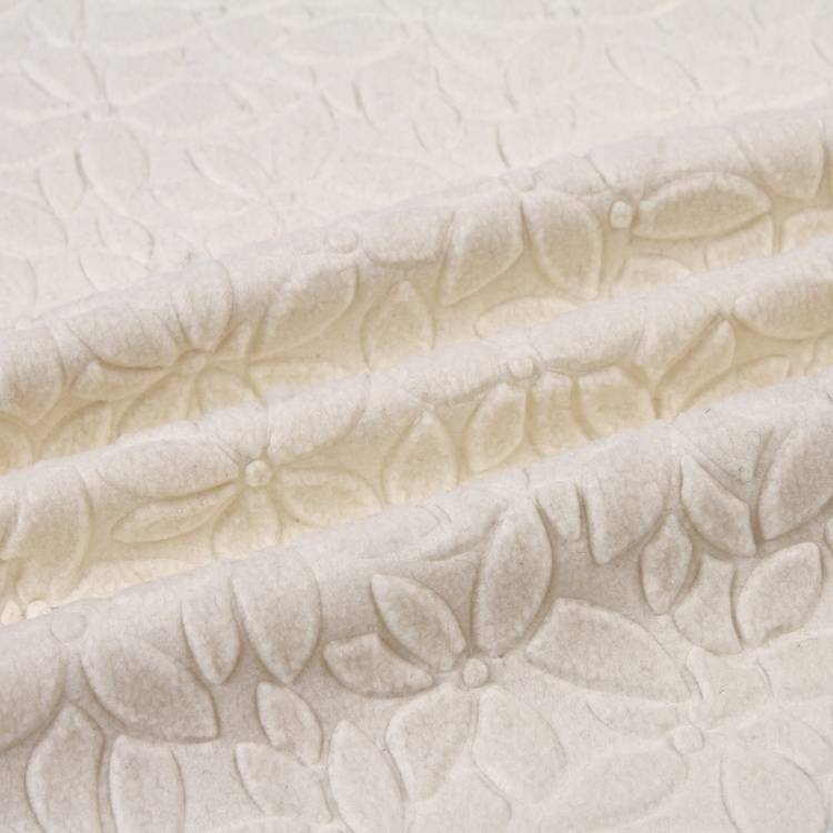 ဆင်စွယ်အဖြူရောင် floral polyester အသားဖြူဖြူ ပိုလာလည်လှီး ဖောင်းကြွ လည်လှီးထည်