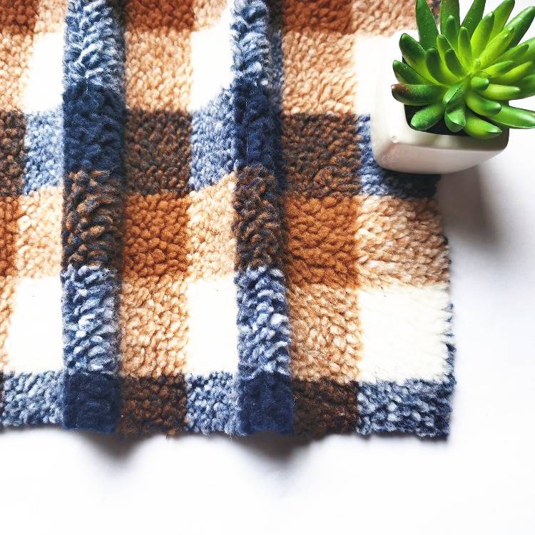 Hot sale magandang kalidad 100% polyester plaid pattern yarn dyed sherpa fleece fabric para sa winter na damit