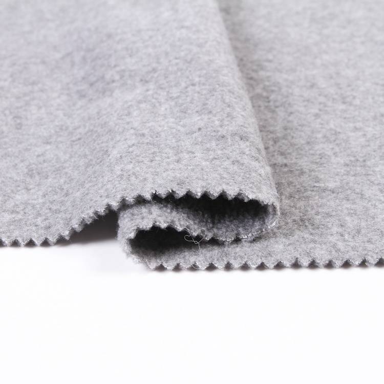 В наличии дешевые популярные рулоны флисовой ткани серого цвета с начесом из меланжа на продажу