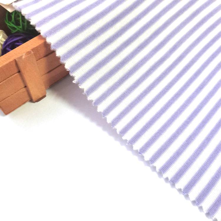 Tejido polar cepillado de un lado tejido de poliéster 100 con patrón de tiras de diseño atractivo a la venta