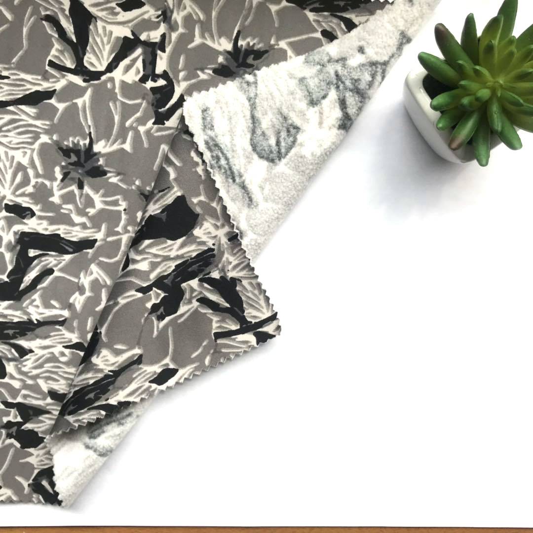 Ausgefallenes Design aus 100 % Polyester mit bedrucktem PK-Polarfleece für Bekleidungsvorhänge