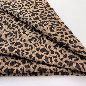 Популарна плетена жакард ткаенина со леопард 98%полиестер 2% спандекс 260GSM предиво обоена жакард ткаенина