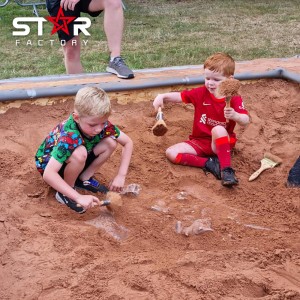 Children digging dinosaur fossil