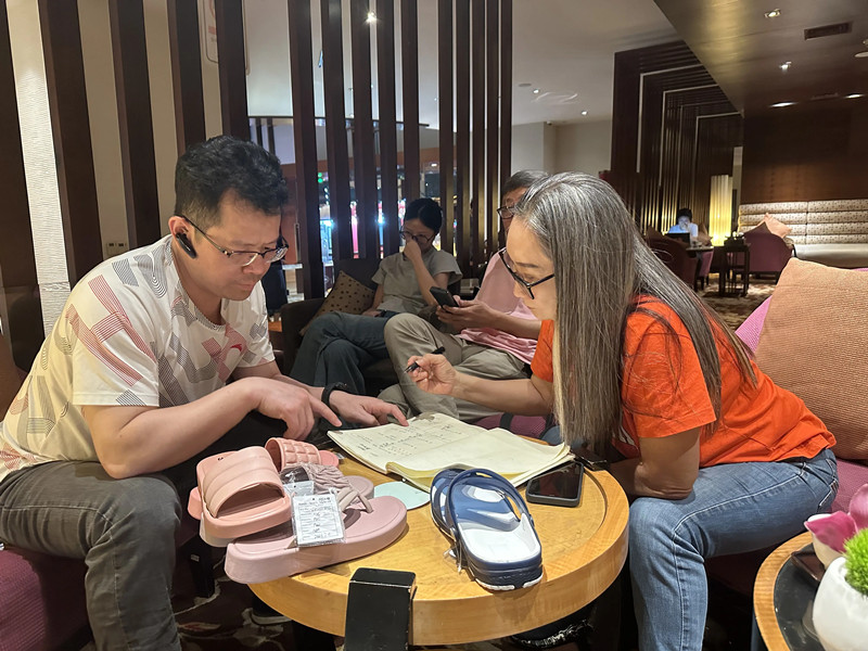 Per visità i clienti indonesiani in Guangzhou