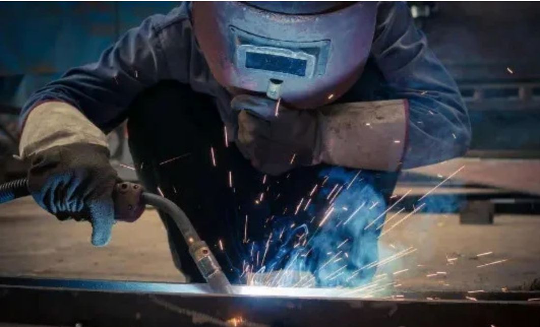 what is the difference between welding and laser welding?