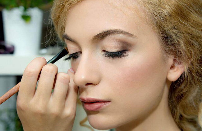 How to draw beautiful eyeshadow?