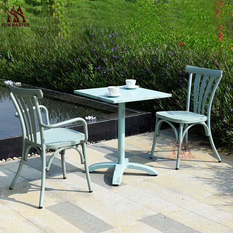 2021 Good Quality  Outdoor Lounge Chairs Set Of 2  - Factory Wholesale Commercial Design Colorful Vintage Aluminum Frame Chair Classic Metal Retro Bistro Stackable Dining Table Set Wedding Chair – Sun Master detail pictures