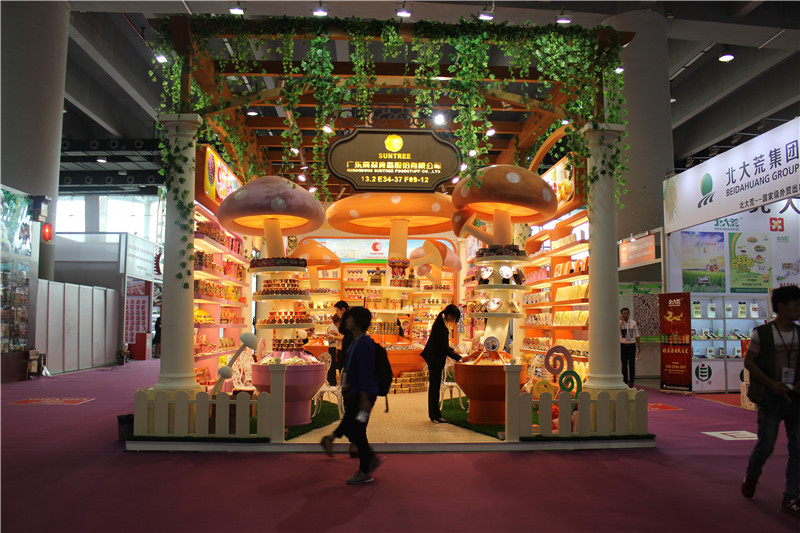 Ang Unang "Chaozhou Food Fair" ay Nakakaakit ng Maraming Customer sa "Candy Town" Anbu Town