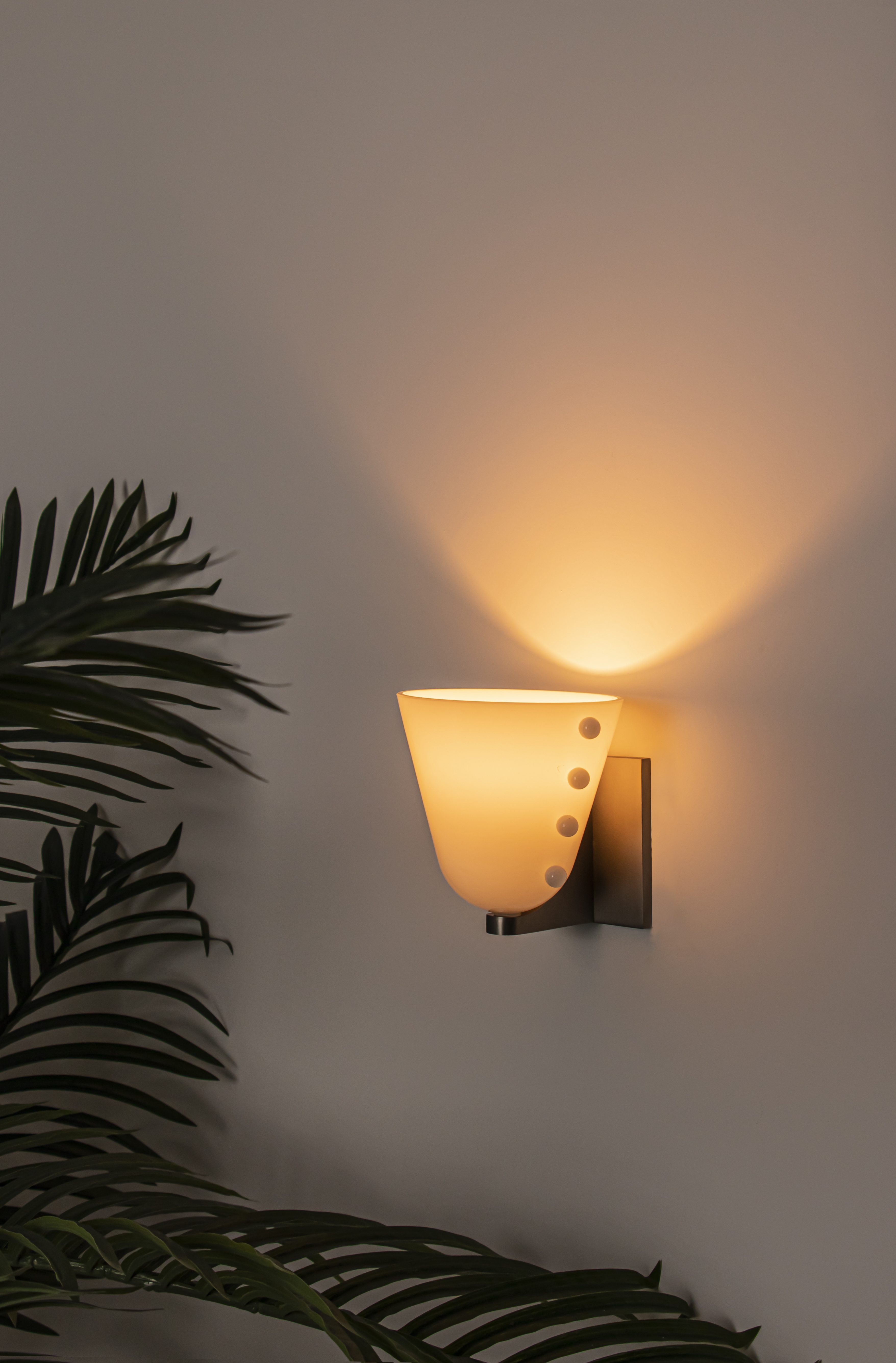 8335 Wall Light Series