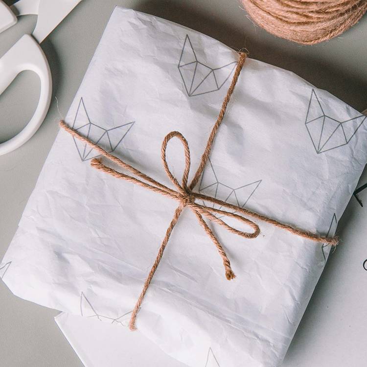 4 Cheap(ish) Gift Wrap Alternatives the Pros Use—and How to Make Them Look Great | Wirecutter