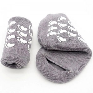 Moisturizing Spa Gel Socks With Oils and Vitamins for Dry Cracked Feet Skin