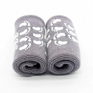 Moisturizing Spa Gel Socks With Oils and Vitamins for Dry Cracked Feet Skin