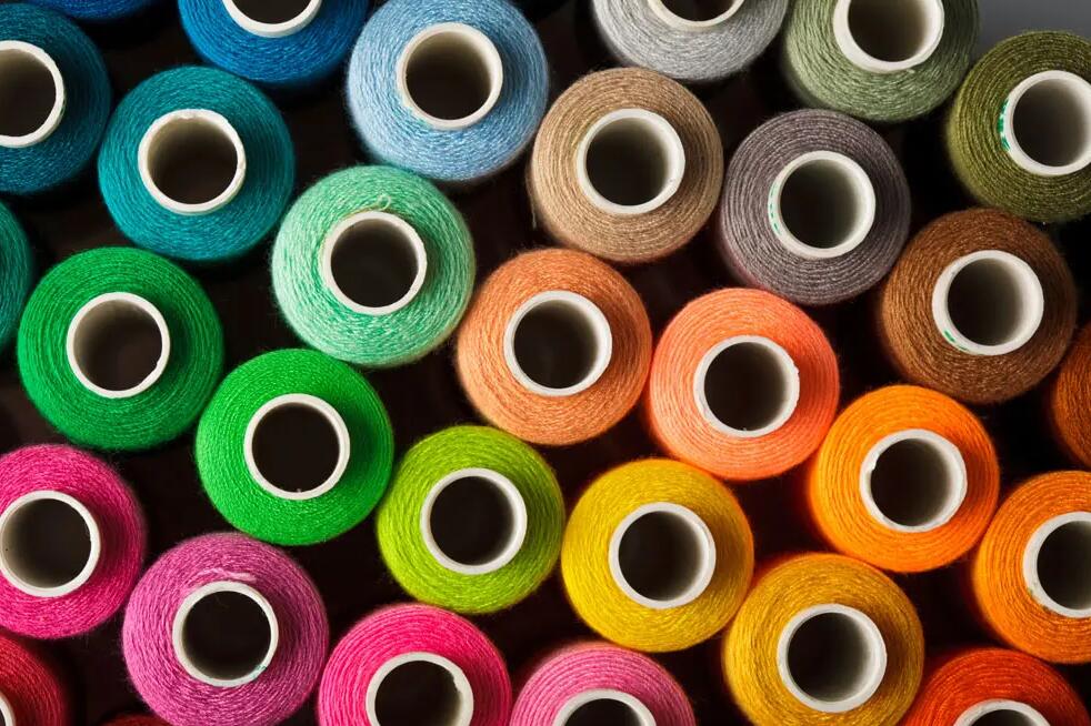 آیا می توانید در مورد انواع نخ های مورد استفاده در محصولات پوشاک پشمی توضیح دهید؟