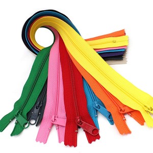Cheap PriceList for Wholesale High Quality 3# 5# Nylon Zipper Roll Long Chain Sustainable Colorful Apparel Zippers Stock for Bags Pants