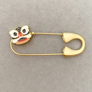 Low price for China Custom Enamel Metal Gold Silver 2 Tone Russian 3D Lapel Pin Brooches