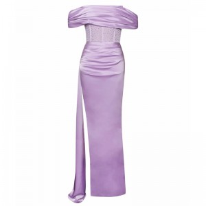 Satynowa suknia maxi z odkrytymi ramionami, w kolorze fioletowym