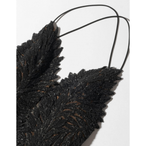 Crna prozirna mrežasta haljina po mjeri s dubokim izrezom