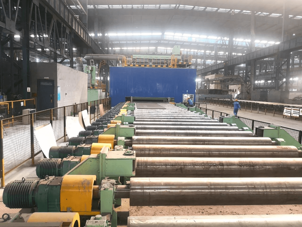 Quality achieves value – the project of heavy-duty steel plate shot blasting machine provided by our company for Nanjing Iron and Steel Co., Ltd. was successfully delivered