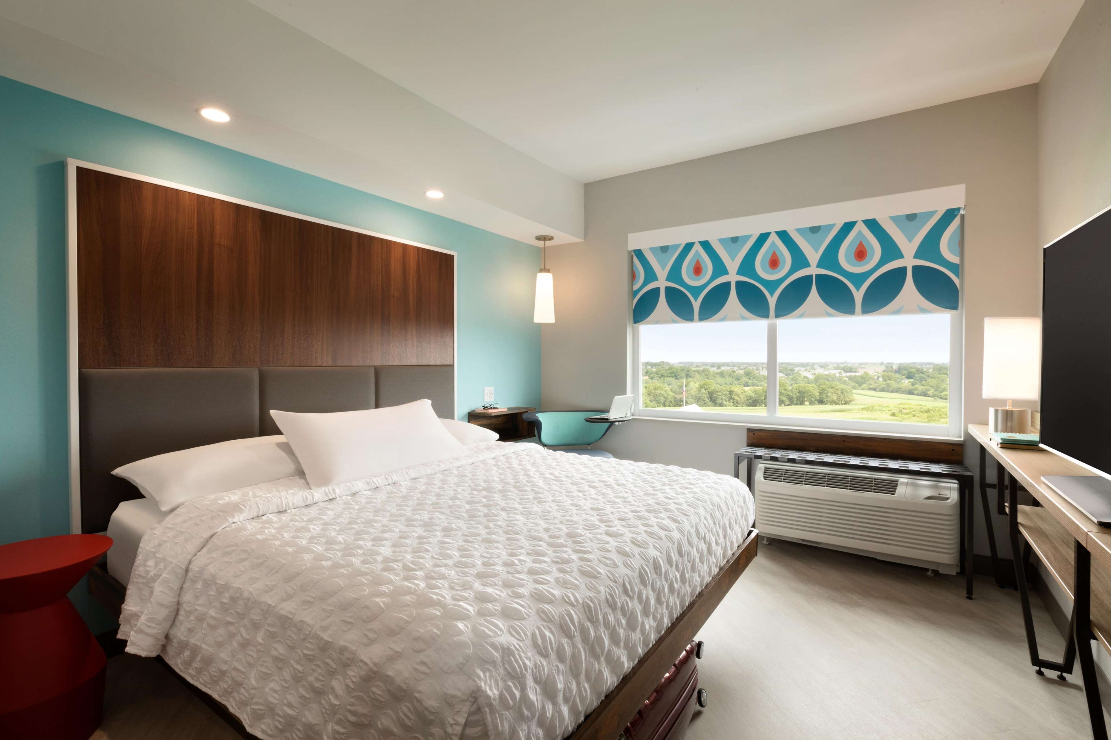 Tru By Hilton Stylesch Hotel Sall Miwwelen Guestroom Personnalisatioun Featured Image