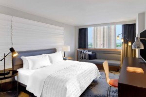 Meridien Marriott ērtas četrzvaigžņu viesnīcas numuru mēbeles