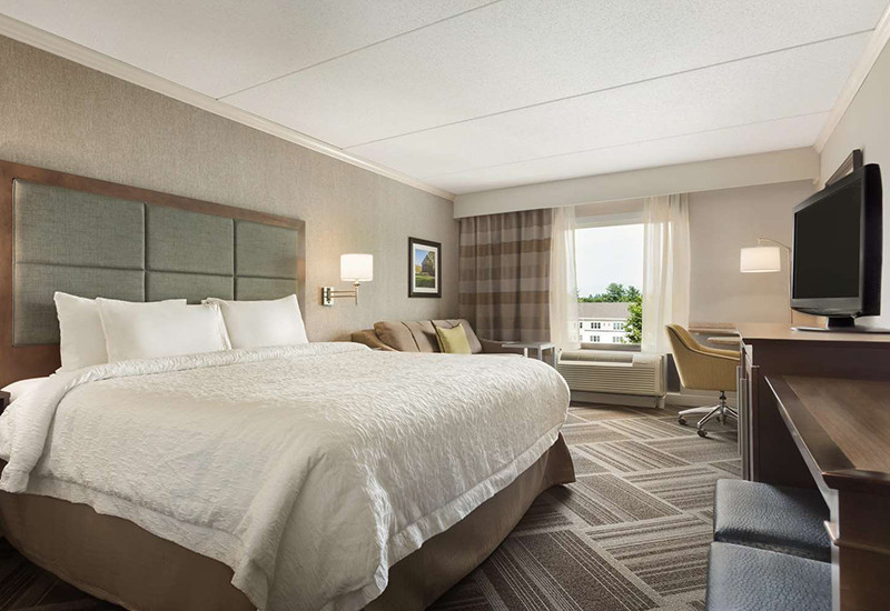 hampton inn hilton hotel bedroom set Featured Image