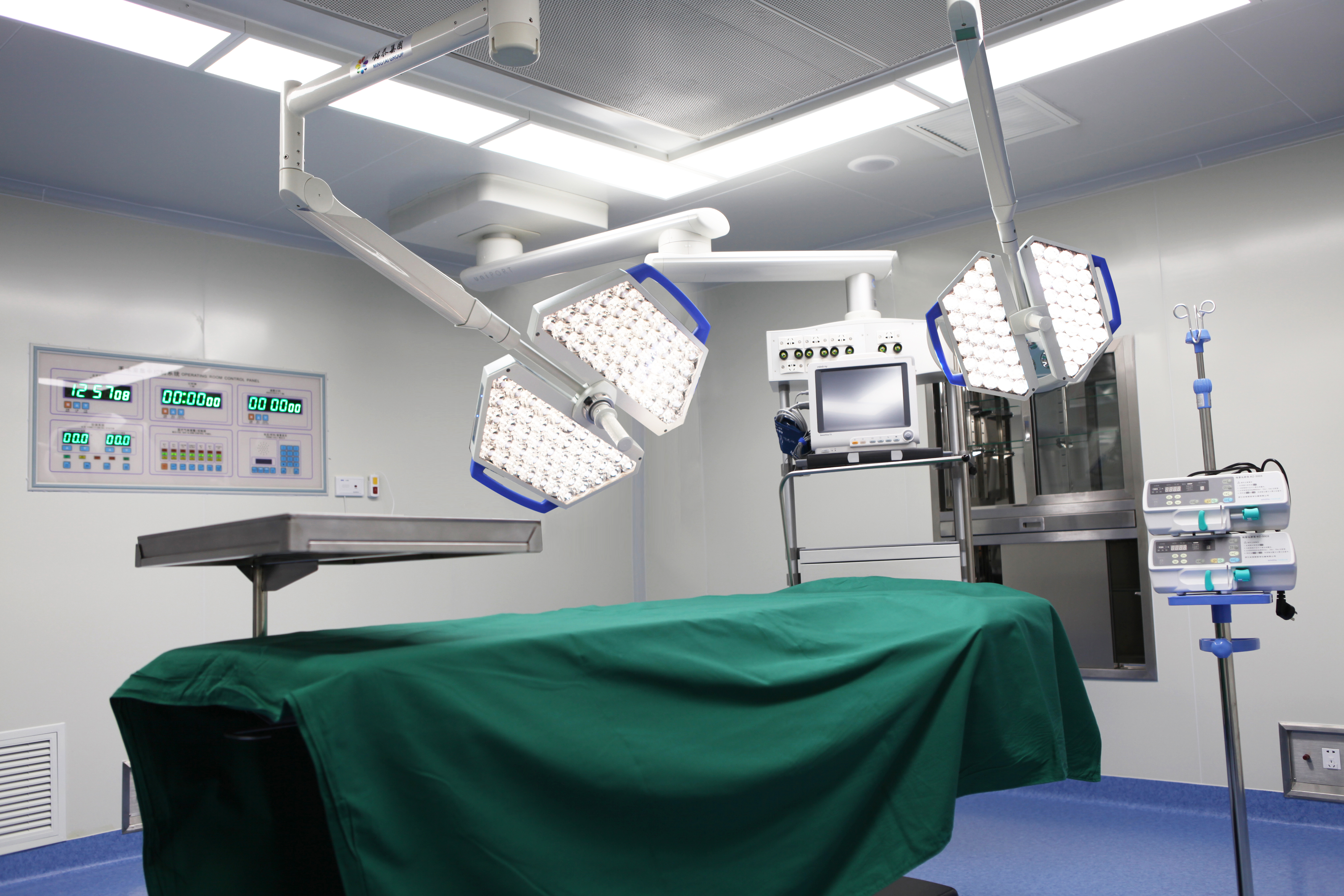 LED shadowless lamp for use in operating room
