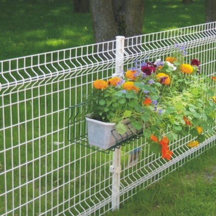 Triangular bending guardrail net has many uses and is easy to install.