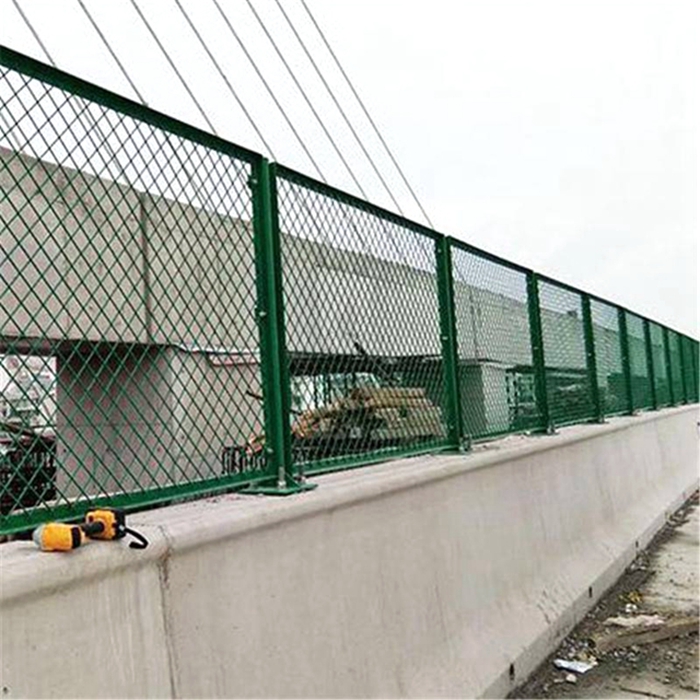 Which metal mesh is better for bridge anti-throw mesh?