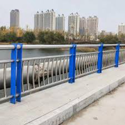 Introduction to the specifications of two common bridge guardrail nets