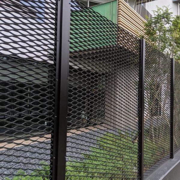 Introduction to expanded metal mesh fence