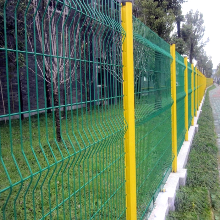 Triangular bending guardrail net is more popular due to its high strength and easy installation.