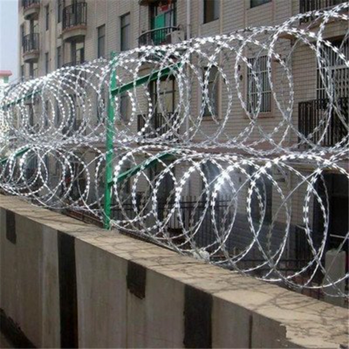 High security BTO22 concertina spiral razor blade wire fence for railway airport