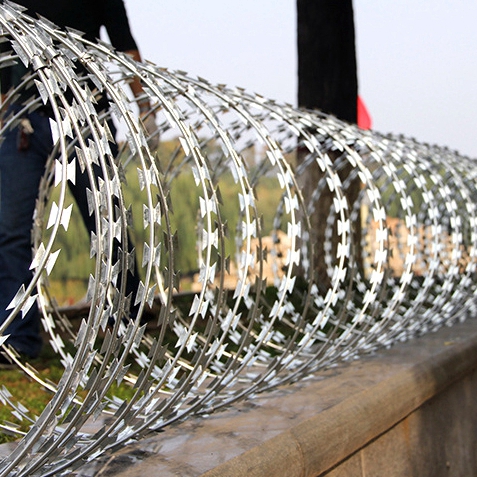 The isolation function of razor barbed wire in safety protection