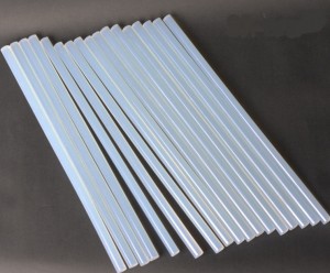 Китайският производител доставя 7 мм прозрачни пръчки за горещо лепило