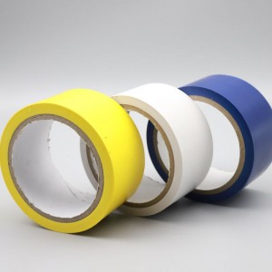 ホット販売耐摩耗性アンチスリップ黄色、黒、赤、白厚い PVC 床マーキングバリア安全注意警告テープ