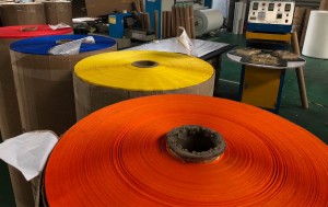 Die chinesische Produktion vertreibt farbenfrohes Krepppapier-Klebeband in Jumbo-Rolle direkt