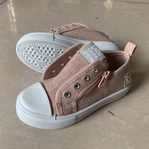 Girls’ Casual Shoes