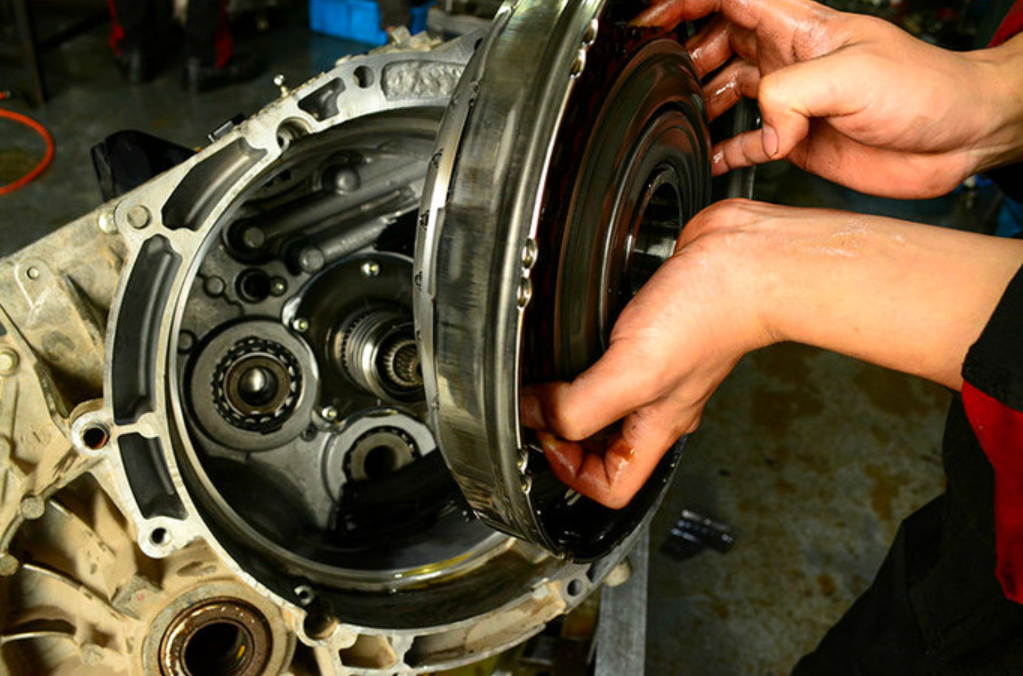 These abnormalities are reminders to replace the clutch kit.