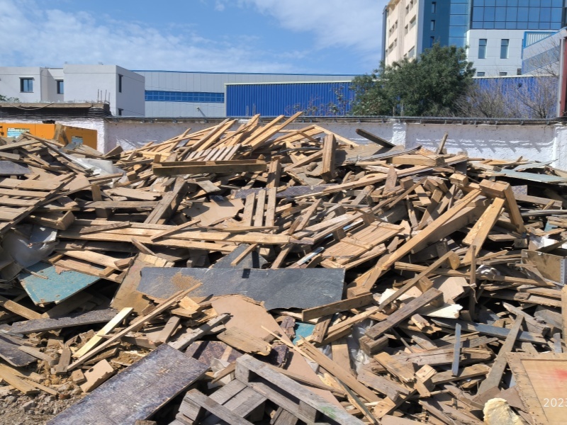 ThoYu assists Algerian enterprises in efficiently processing discarded traditional wooden pallets