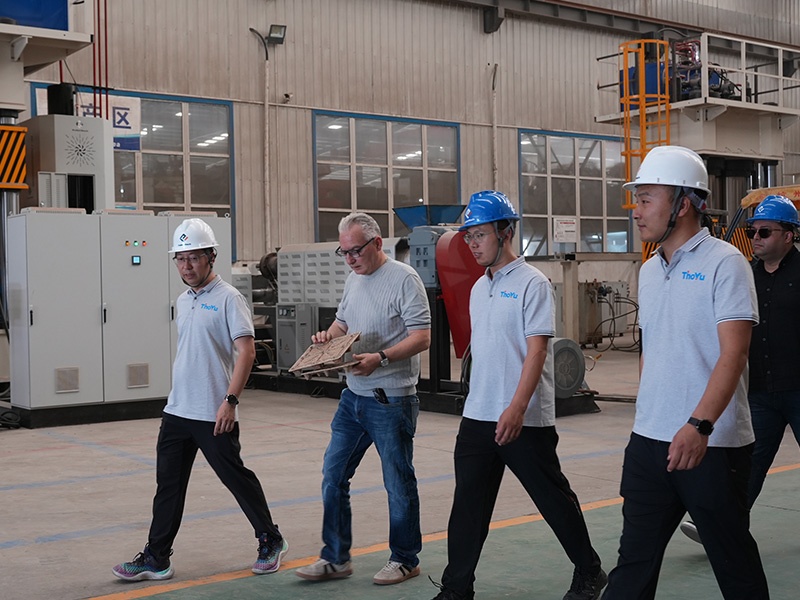 The ThoYu team warmly welcomes GREENPAL clients to our factory!
