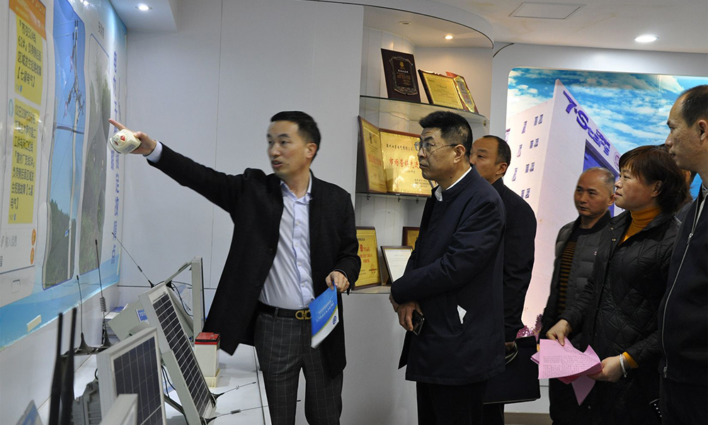 Wakil Direktur Departemen Industri lan Teknologi Informasi Provinsi Fujian Chen Chuanfang ngunjungi perusahaan kanggo riset lan inspeksi