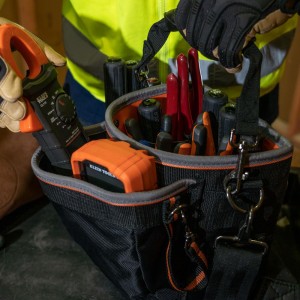 The kit with shoulder strap has 14 pockets for storing tools and can accommodate long screwdrivers