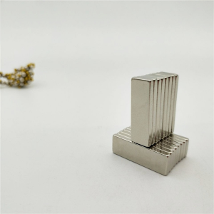 Kuat Permanén 30x10x2 N52 Neodymium Blok Magnet Pikeun Generator Angin