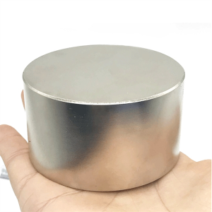 Velik magnet za težke obremenitve 70x40 mm neodimski magnet NdFeB N52