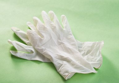 Difference between Nitrile golves and latex gloves