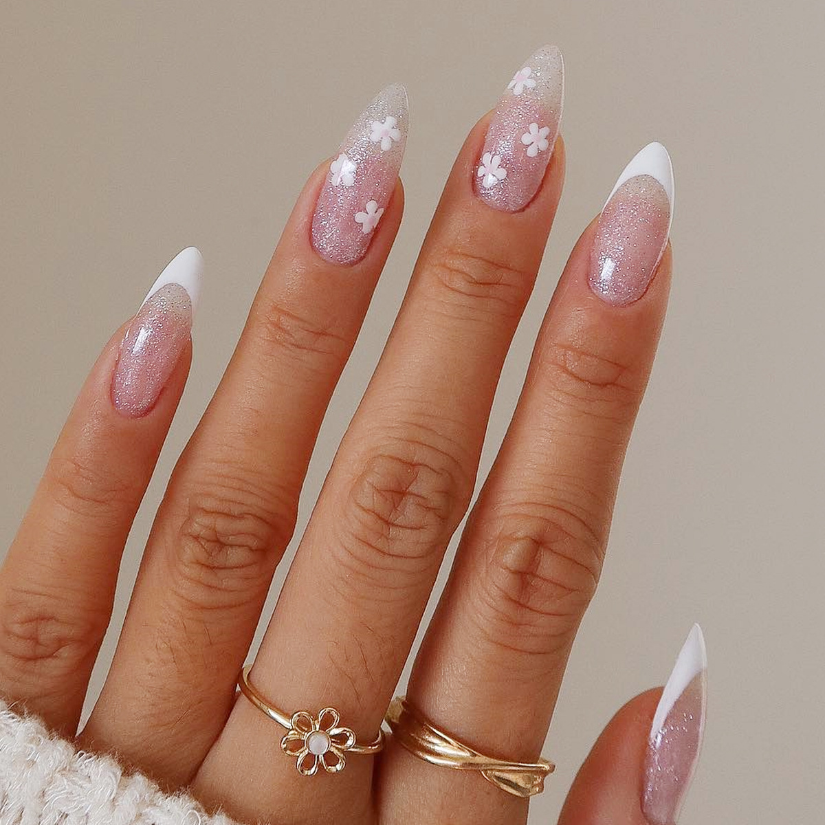 Exploring the Compatibility of False Nails and Nail Art Accessories